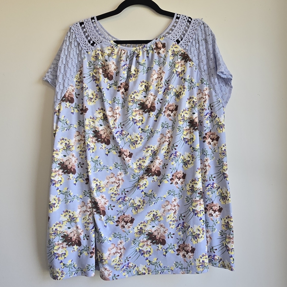 Suzanne Betro Light Blue Floral Crochet Top Size 4XL - Picture 2 of 4